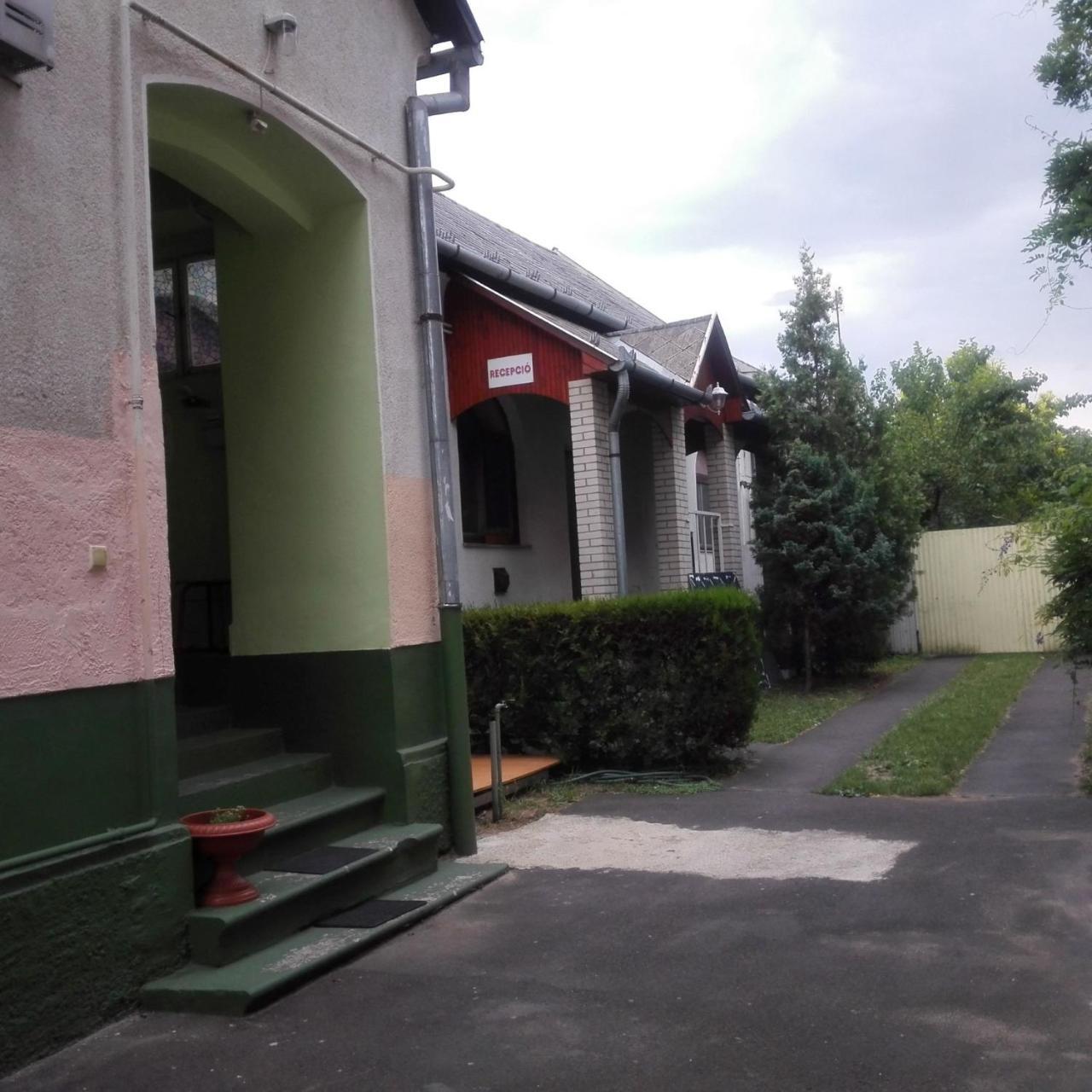 Stella Vendeghaz Hotell Debrecen Exteriör bild